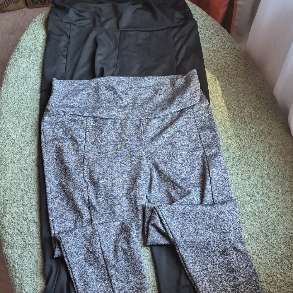 L6- Lot of 2👌 - YMI Black and Gray Women's Legging Capris